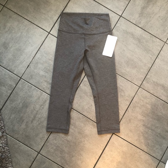 Lululemon crops - Picture 5 of 7